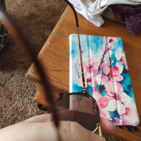 Like New Ray Ban Sunglasses - Picture 5 of 5